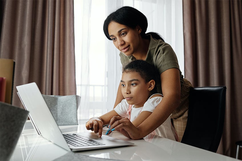 FCS blog image insert mother with child laptop